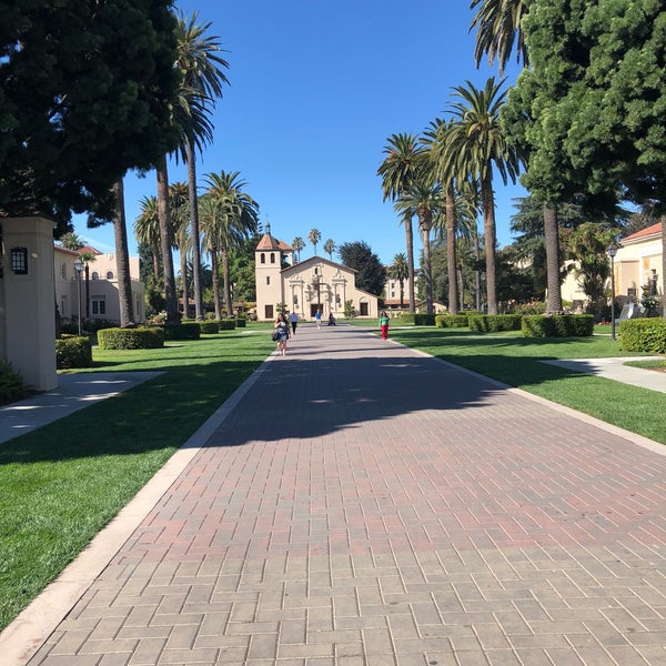 Foto diambil di Santa Clara University oleh Mitchell S. pada 9/24/2018