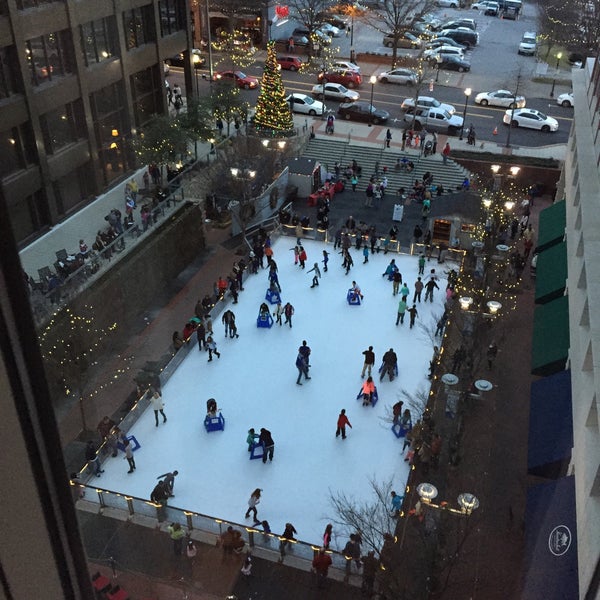 Foto tirada no(a) Courtyard by Marriott Greenville Downtown por Mitchell S. em 12/27/2014