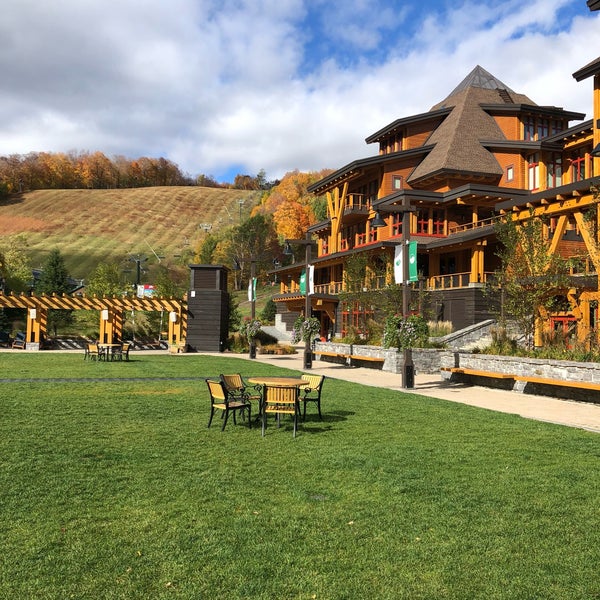 Photo taken at Stowe Mountain Lodge by Mitchell S. on 10/12/2018