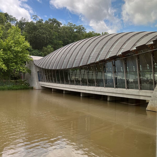 Photo taken at Crystal Bridges Museum of American Art by Mitchell S. on 6/18/2023