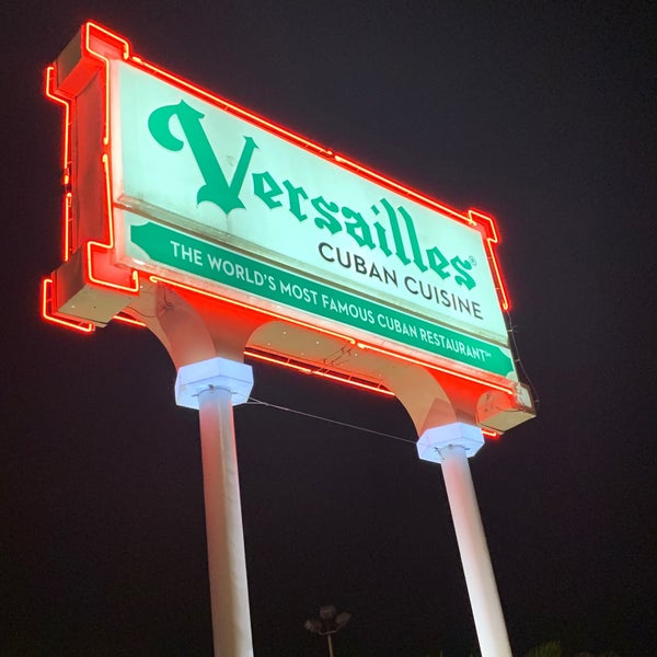 Foto tirada no(a) Versailles por Mitchell S. em 11/18/2023
