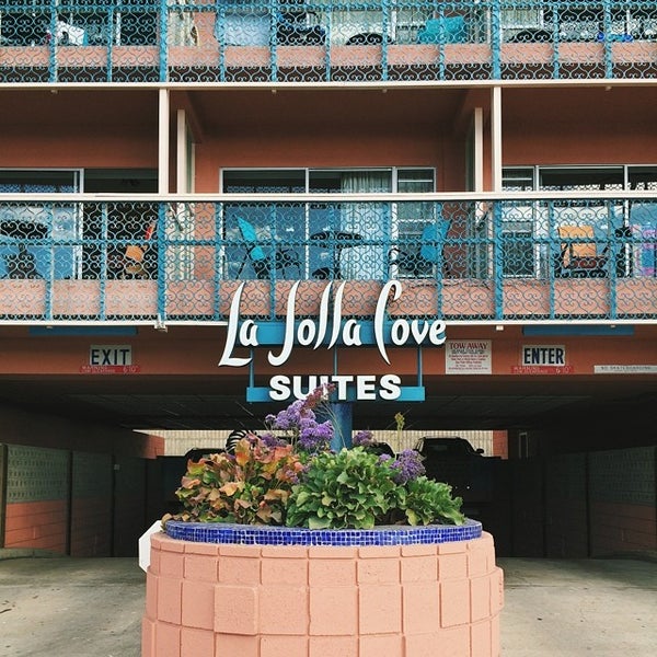 Foto tirada no(a) La Jolla Cove Suites por Mike T. em 7/6/2014