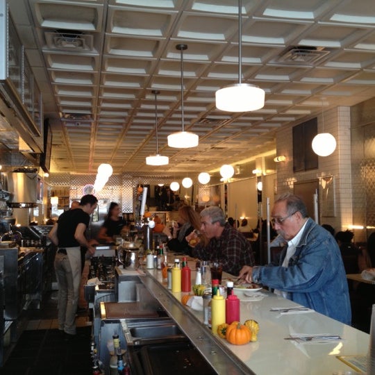 Снимок сделан в The Bowery Diner пользователем Leandro B. 10/17/2012