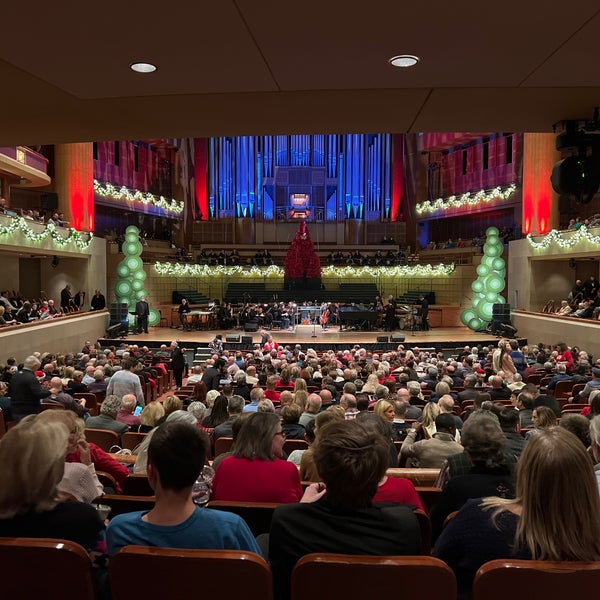 รูปภาพถ่ายที่ Morton H. Meyerson Symphony Center โดย Michael M. เมื่อ 12/20/2022