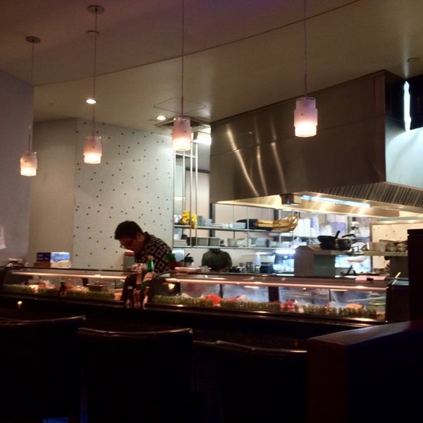 Das Foto wurde bei Bluefin Japanese Restaurant &amp; Lounge von Michael M. am 9/19/2014 aufgenommen