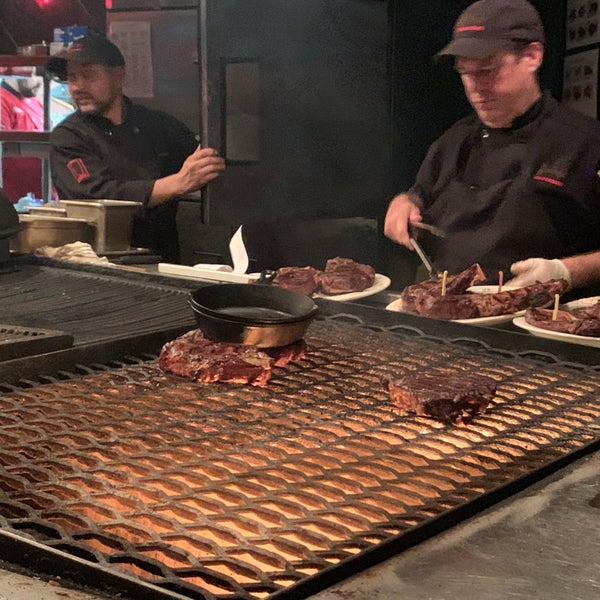 Foto tomada en Charley&#39;s Steak House  por Michael M. el 3/19/2019
