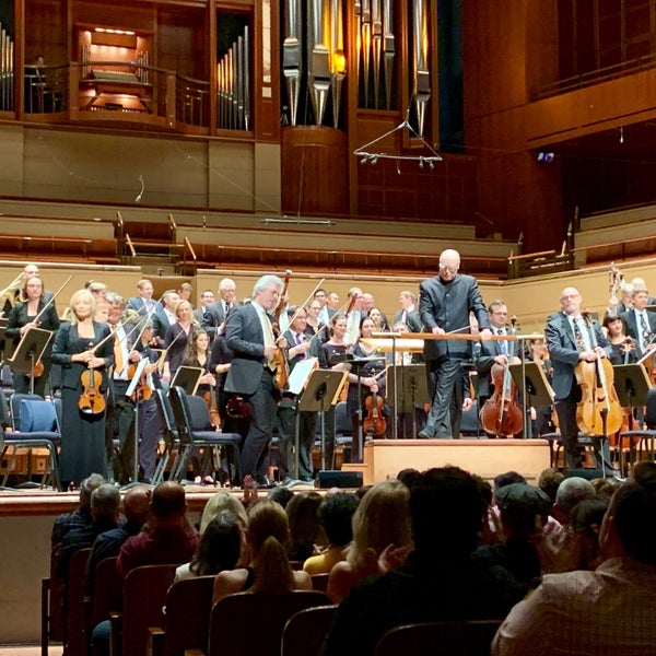 รูปภาพถ่ายที่ Morton H. Meyerson Symphony Center โดย Michael M. เมื่อ 6/16/2019