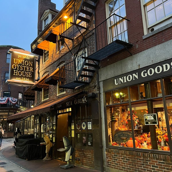 Photo taken at Union Oyster House by Michael M. on 9/30/2023