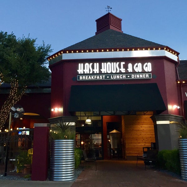 Photo taken at Hash House A Go Go - Plano by Michael M. on 8/4/2016