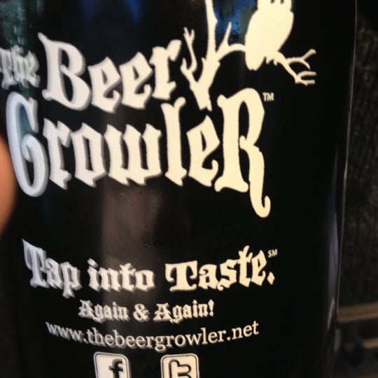 Снимок сделан в The Beer Growler пользователем Sean F. 11/10/2012