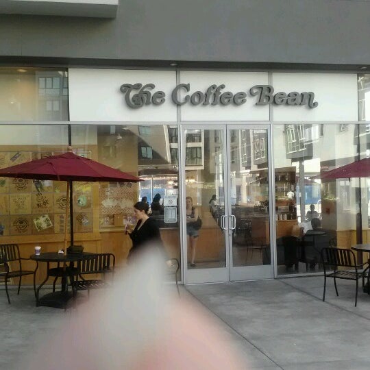 Photo taken at The Coffee Bean &amp; Tea Leaf by George P. on 9/23/2012