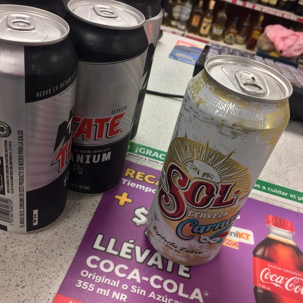 Oxxo Alzate Tienda de comida y bebida en Santa María la