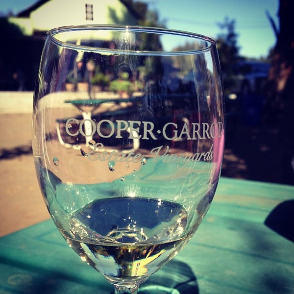 Foto tomada en Cooper-Garrod Estate Vineyards  por Elya O. el 3/16/2013