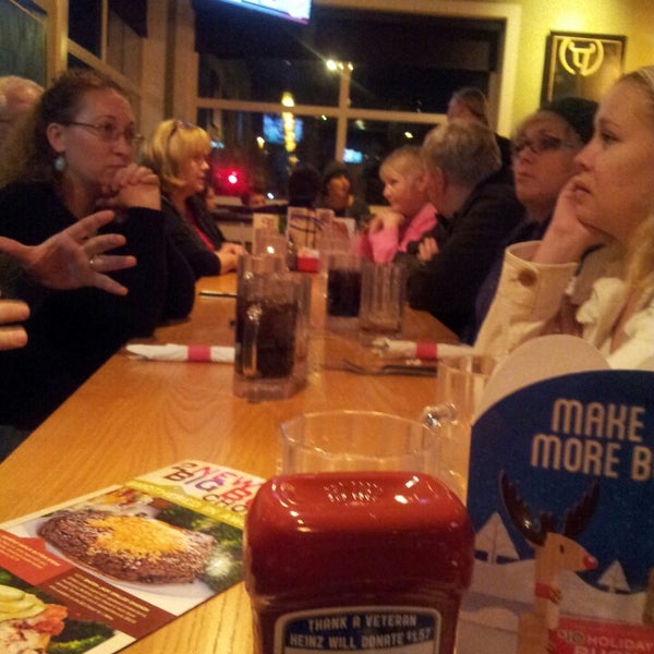 Photo taken at Chili&#39;s Grill &amp; Bar by Elliot P. on 12/14/2013
