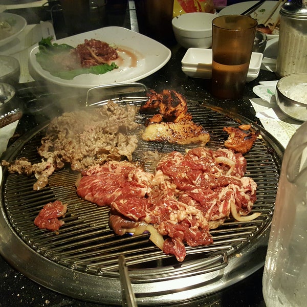 Снимок сделан в Manna Korean BBQ пользователем Leroy S. 2/12/2017