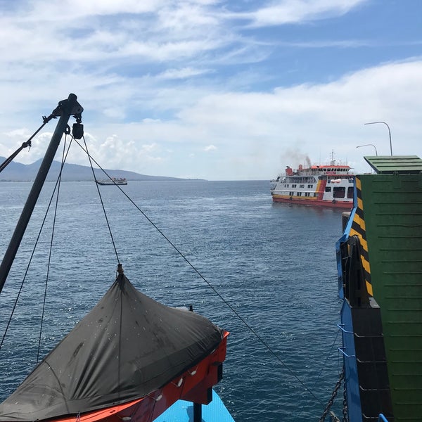 Foto diambil di Pelabuhan Penyeberangan Ketapang oleh Dika I. pada 12/17/2019