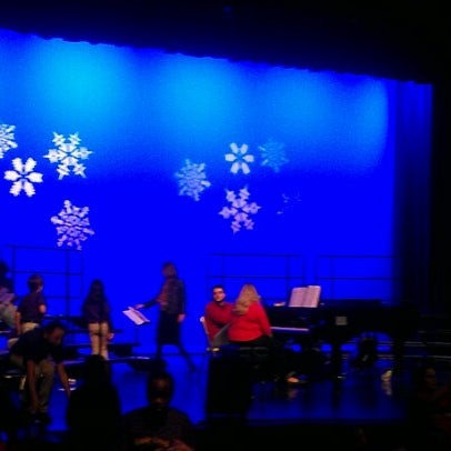 Снимок сделан в Henry County Performing Arts Center пользователем KOBIE 12/18/2012