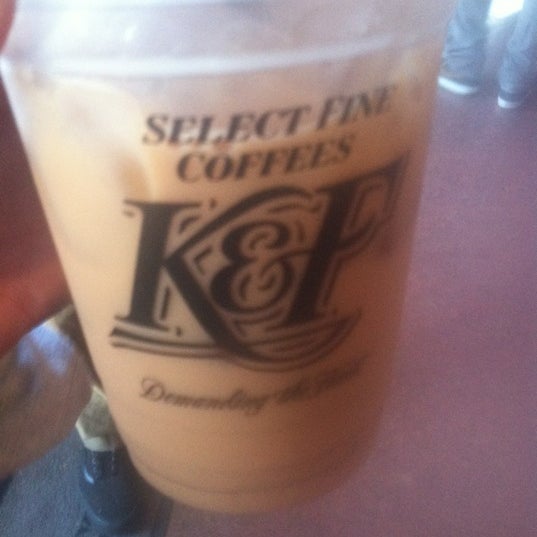 Снимок сделан в K&amp;F Clinton Street Coffeehouse пользователем Lizzy H. 10/3/2012