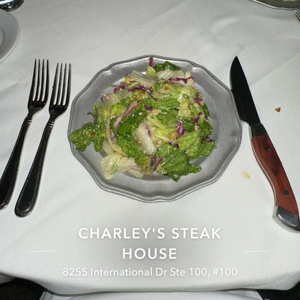 Foto scattata a Charley&#39;s Steak House da YazeedS il 3/30/2024