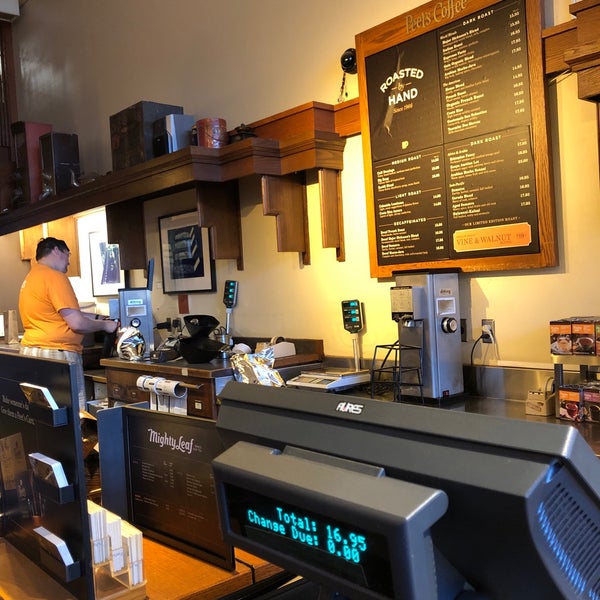 รูปภาพถ่ายที่ Peet&#39;s Coffee &amp; Tea โดย Kathryn L. เมื่อ 9/21/2019
