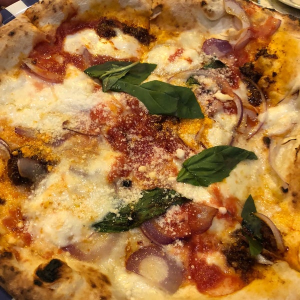4/14/2018 tarihinde L.C=ziyaretçi tarafından Sorbillo Pizzeria'de çekilen fotoğraf
