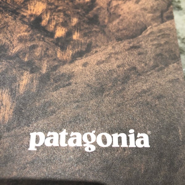 รูปภาพถ่ายที่ Patagonia โดย L.C= เมื่อ 3/22/2019
