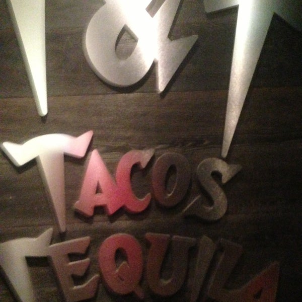 5/12/2013 tarihinde Reese B.ziyaretçi tarafından T&amp;T Tacos &amp; Tequila'de çekilen fotoğraf