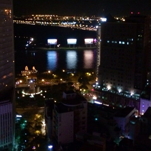 รูปภาพถ่ายที่ Level23 Sheraton Saigon - Nightspot &amp; Wine Bar โดย Jasmine L. เมื่อ 9/2/2014