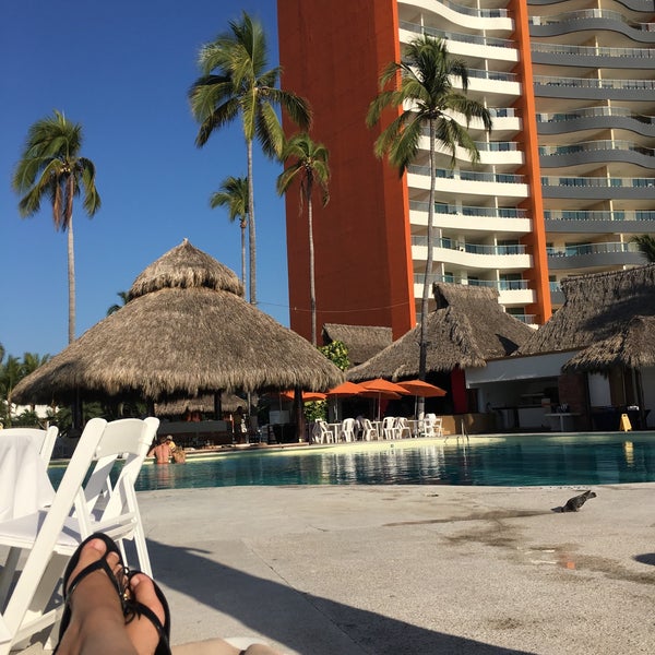 Das Foto wurde bei Plaza Pelicanos Grand Beach Resort von Annie E. am 1/11/2017 aufgenommen