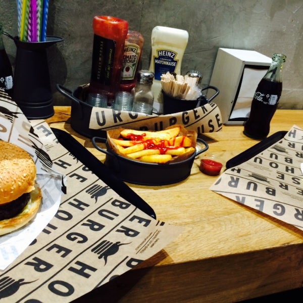 Foto diambil di Burger House oleh Fatma YüceDaĞ pada 3/1/2015