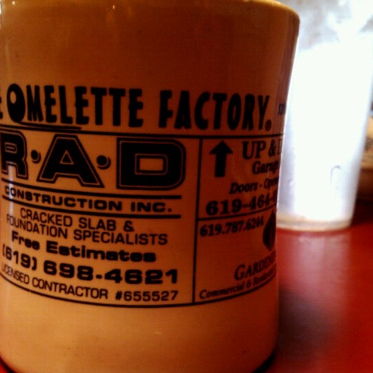Foto tirada no(a) The Omelette Factory por Rbeckah T. em 10/4/2012