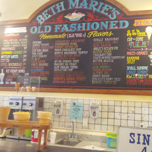 7/29/2013에 Bryce P.님이 Beth Marie&#39;s Old Fashioned Ice Cream &amp; Soda Fountain에서 찍은 사진