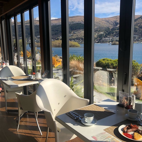 Photo taken at Hilton Queenstown Resort &amp; Spa by Michael V. on 9/15/2019