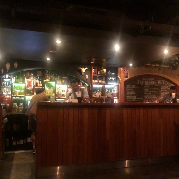 Foto diambil di Papa Gede&#39;s Bar oleh Michael V. pada 5/15/2019