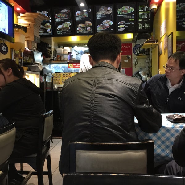 4/23/2015에 JK님이 Istanbul Turkish Grills and Kebabs에서 찍은 사진