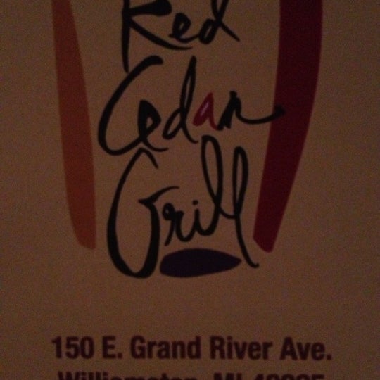 รูปภาพถ่ายที่ Red Cedar Grill โดย Ashley C. เมื่อ 12/4/2012