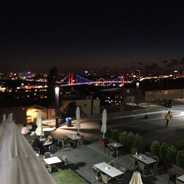 Das Foto wurde bei Üsküdar Park Cafe &amp; Restaurant von Ahmet Y. am 7/10/2020 aufgenommen