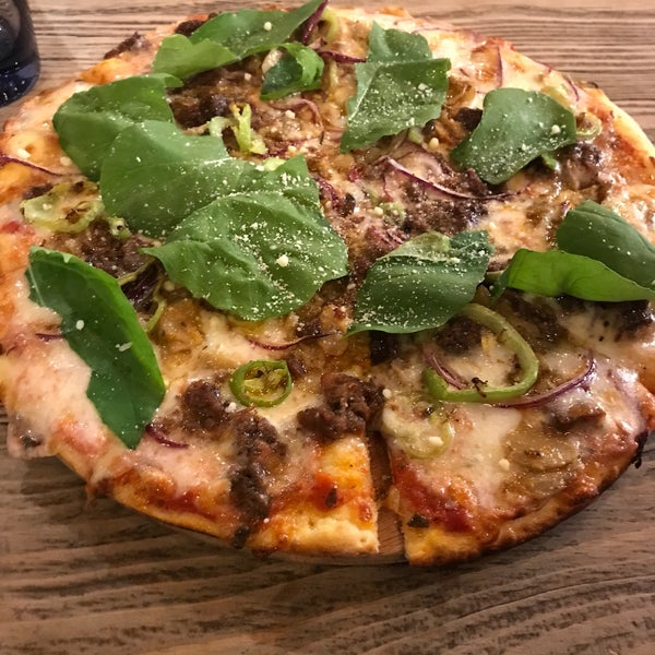 Foto diambil di Pizza Fabrique oleh .ÇAĞR!. pada 12/1/2017