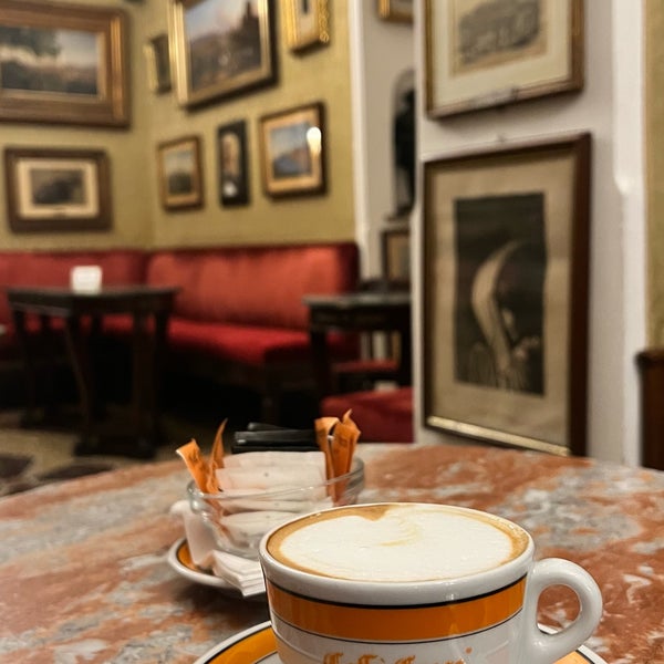 Foto diambil di Antico Caffè Greco oleh S . pada 2/21/2024