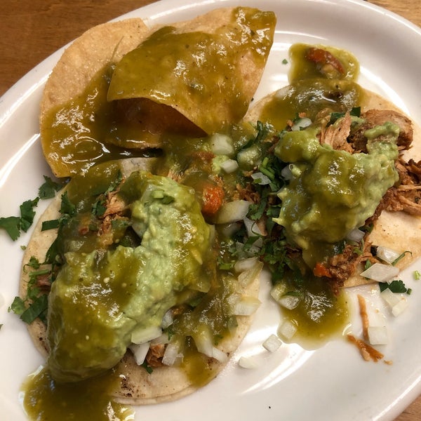 Foto diambil di Dos Burritos Mexican Restaurant oleh Shannon V. pada 12/21/2018