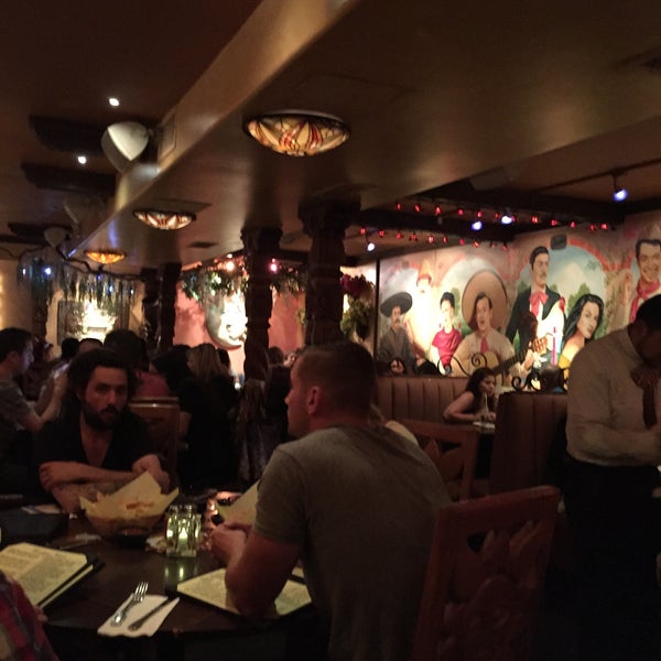 Sol y Luna Mexican Restaurant in Tarzana