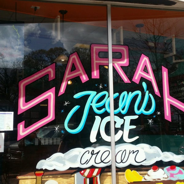 Das Foto wurde bei Sarah Jean&#39;s Ice Cream Shop von Na Na B. am 3/25/2017 aufgenommen