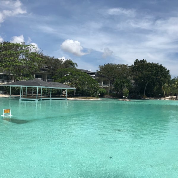 Photo taken at Plantation Bay Resort and Spa by 55 k. on 3/14/2019