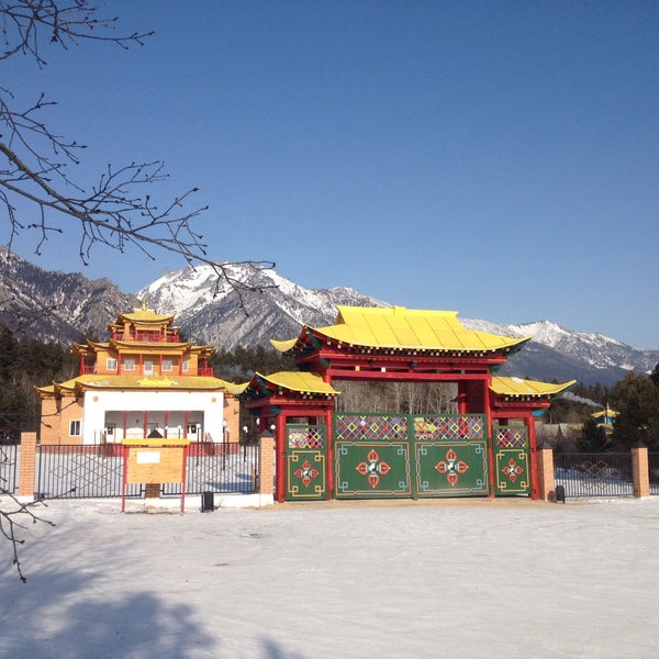 дацан горно-алтайск. дацан кафе. читинский дацан дамба брайбунлинг. цугольский дацан ворота. дацан улан удэ круг.