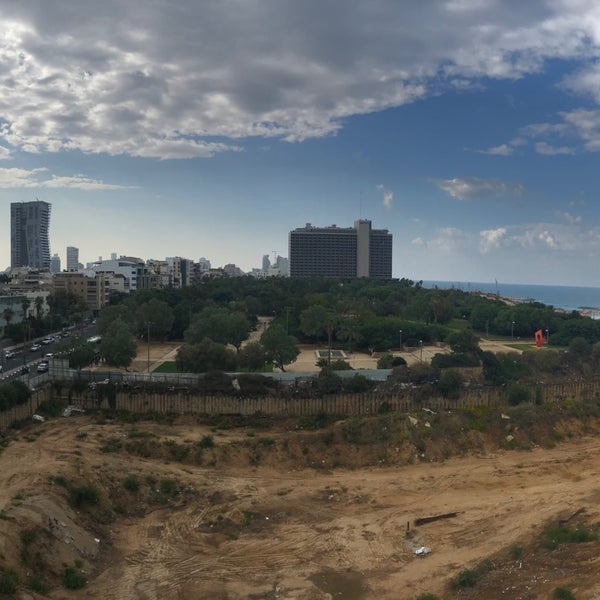 Снимок сделан в Alexander Tel Aviv Hotel пользователем Robert G. 10/29/2019