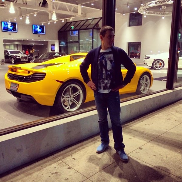 1/14/2014에 Anton B.님이 McLaren Auto Gallery Beverly Hills에서 찍은 사진