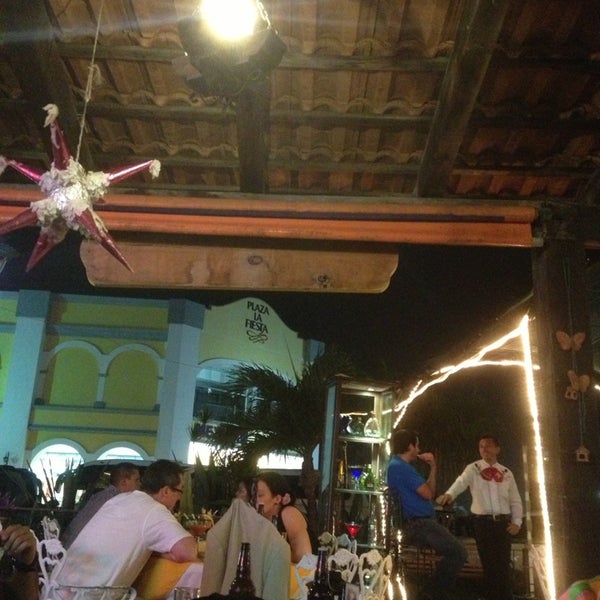 6/21/2013 tarihinde Anton B.ziyaretçi tarafından Plaza La Fiesta'de çekilen fotoğraf
