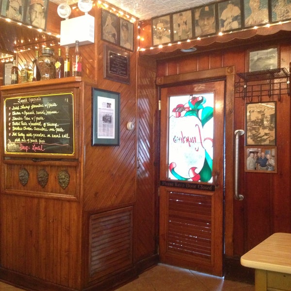 Photo taken at Angelo&#39;s Fairmount Tavern by Thomas on 5/9/2013