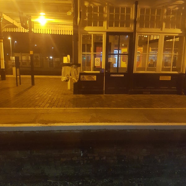 Sleaford Railway Station (SLR) Train Station