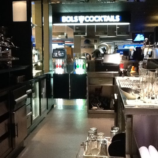 รูปภาพถ่ายที่ Dutch Bar &amp; Cocktails โดย Aleksey M. เมื่อ 12/25/2012